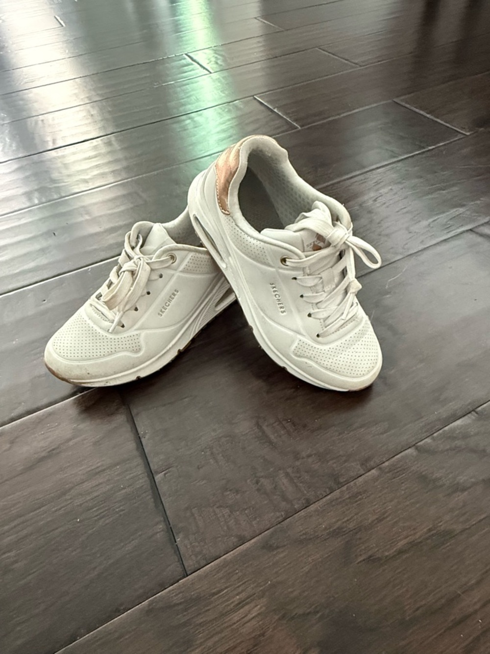 Skechers Off-White Sneakers with Blush Heel